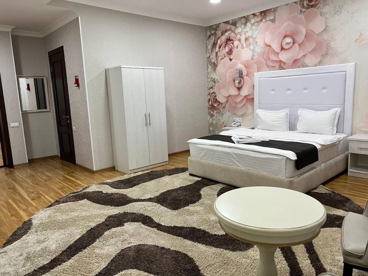 Queens 2 Hotel Ташкент Екстериор снимка