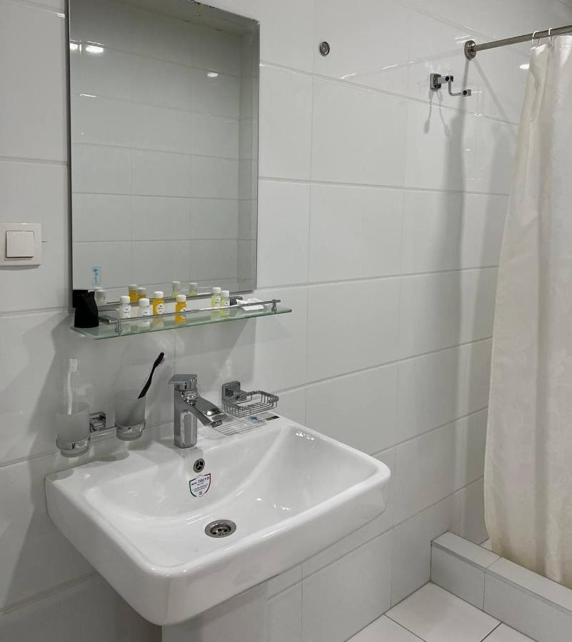 Queens 2 Hotel Ташкент Екстериор снимка